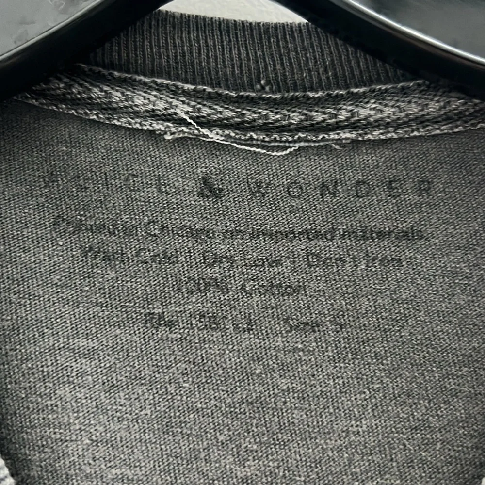 Alice & Wonder Gray Chicago Top - Picture 3 of 3